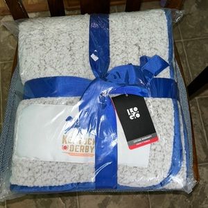 NWT Kentucky Derby 🐎 Throw